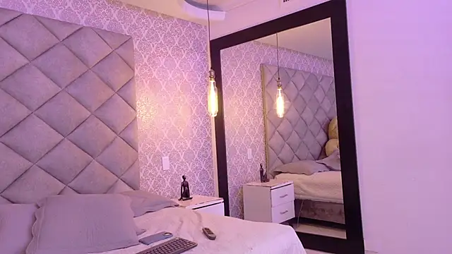 Ciara Lawrence online show from November 17, 8:03 pm