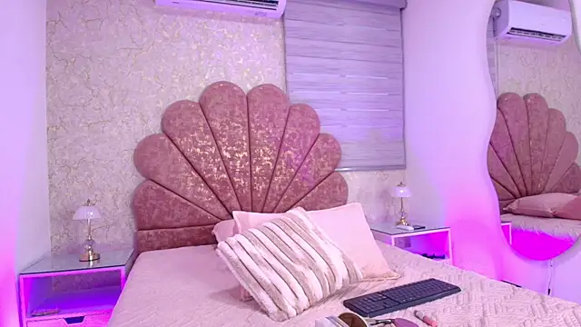 Snapshot of mia_fontana_ chatting on November 20, 11:54 am mia fontana online show from November 20, 11:54 am