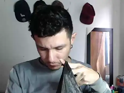 damiansexyboy69 online show from December 2, 9:21 pm