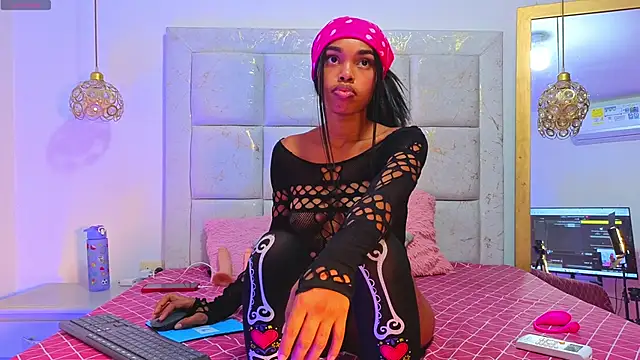 shantal james  online show from November 28, 8:44 pm