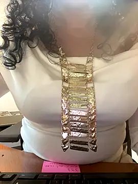 Snapshot of Deessenympho chatting on December 15, 1:59 pm Deessenympho online show from December 15, 1:59 pm