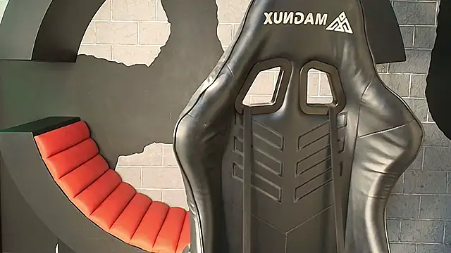 MyStrongSubmissive online show from November 28, 7:05 pm