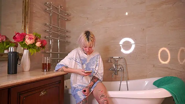 IsauraGarratt online show from November 29, 1:47 pm