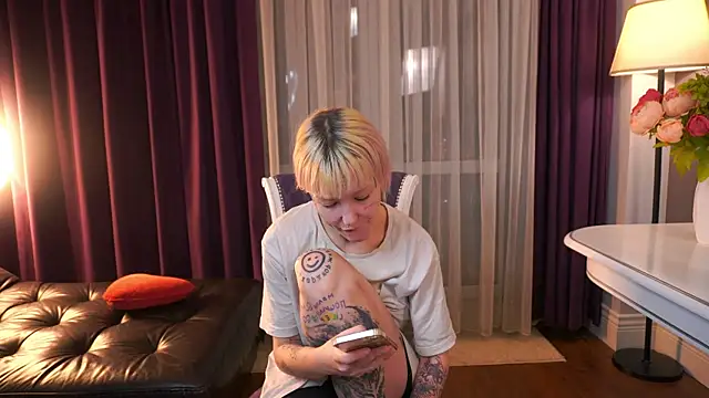 IsauraGarratt online show from November 30, 1:37 pm