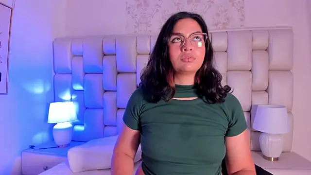 lea hunter   online show from December 1, 8:14 pm