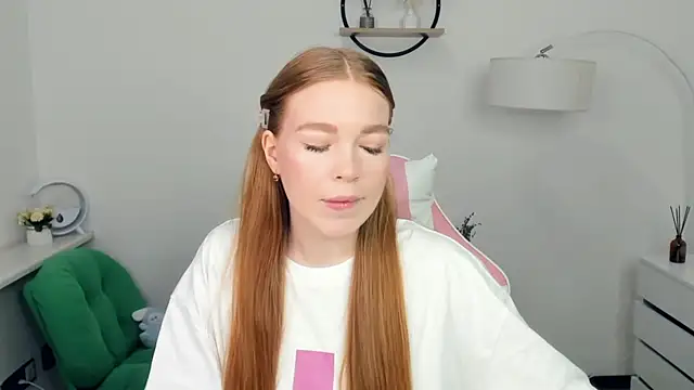 LavetaShiroma online show from November 28, 8:00 pm