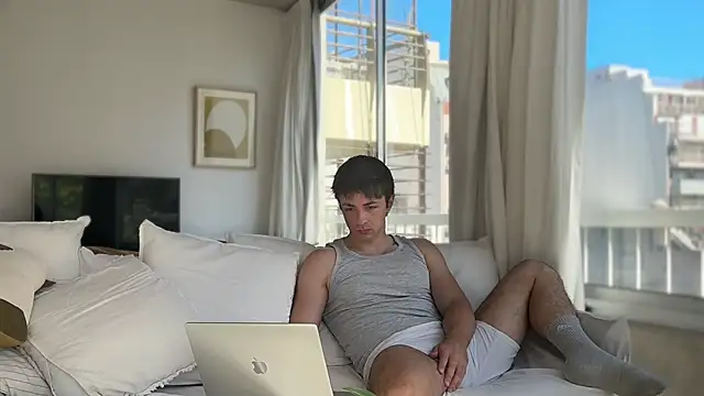 iggydavid online show from November 15, 6:37 pm