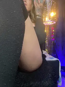 Snapshot of PAULAWIMD chatting on November 19, 5:18 am PAULAWIMD online show from November 19, 5:18 am