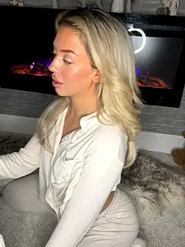 peachcindyy online show from November 16, 8:14 pm