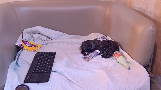 saraa sm online show from December 1, 7:08 pm