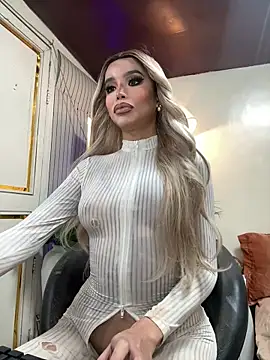 Snapshot of _SandraHornball_ chatting on December 15, 4:00 pm SandraHornball online show from December 15, 4:00 pm