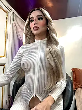 Snapshot of _SandraHornball_ chatting on December 17, 11:27 am SandraHornball online show from December 17, 11:27 am