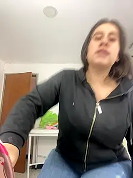 Snapshot of Scarlett_Noire_outdoors chatting on November 18, 7:51 pm Scarlett Noire outdoors online show from November 18, 7:51 pm