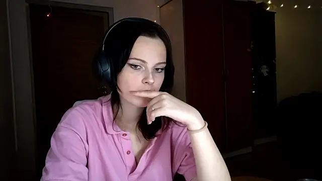 Snapshot of LouiseMarengo chatting on November 19, 5:02 pm LouiseMarengo online show from November 19, 5:02 pm