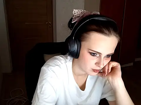 Snapshot of LouiseMarengo chatting on November 25, 5:02 pm LouiseMarengo online show from November 25, 5:02 pm