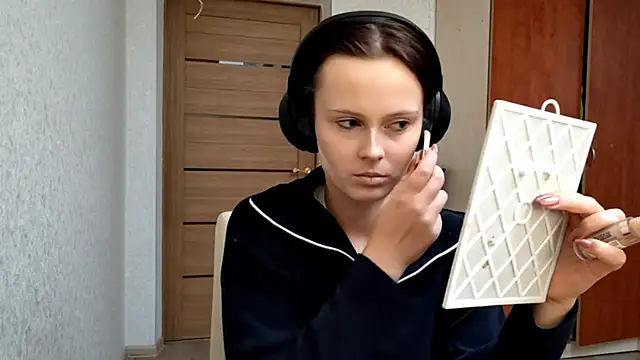 Snapshot of LouiseMarengo chatting on November 29, 12:19 pm LouiseMarengo online show from November 29, 12:19 pm