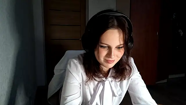 Snapshot of LouiseMarengo chatting on November 30, 1:59 pm LouiseMarengo online show from November 30, 1:59 pm