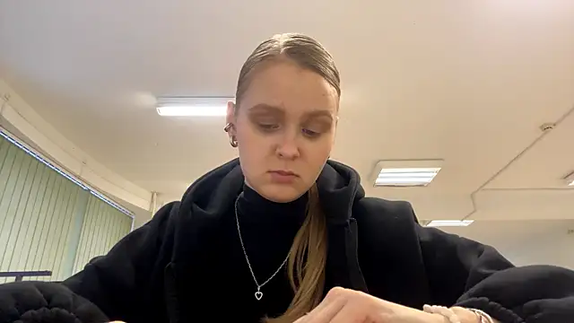 PaulitaSolow online show from November 25, 1:22 pm