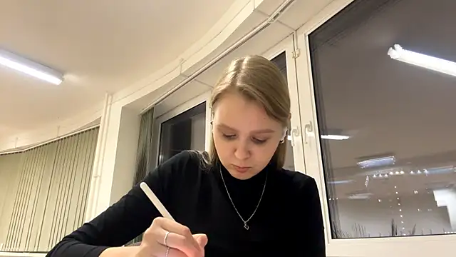 PaulitaSolow online show from December 1, 3:06 pm