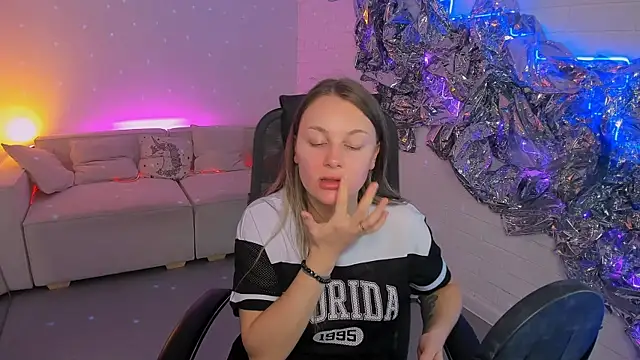 SandraLindsey online show from November 28, 1:36 pm