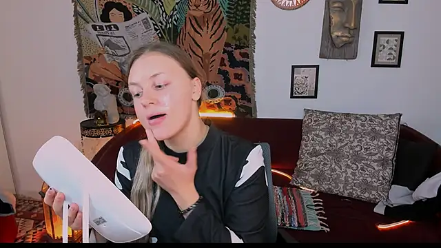 SandraLindsey online show from December 2, 9:47 am