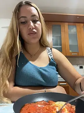 Snapshot of asshly20 chatting on December 15, 7:51 pm asshly20 online show from December 15, 7:51 pm