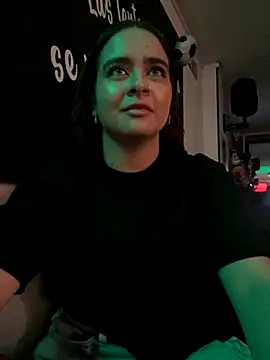 HANNAHBAKER00 online show from November 21, 7:45 pm