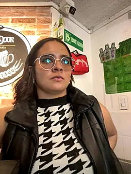 HANNAHBAKER00 online show from November 22, 9:14 pm