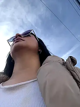 HANNAHBAKER00 online show from December 3, 8:29 pm