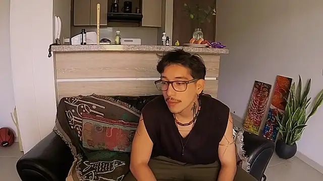 ChloeAndYan online show from November 29, 6:55 pm