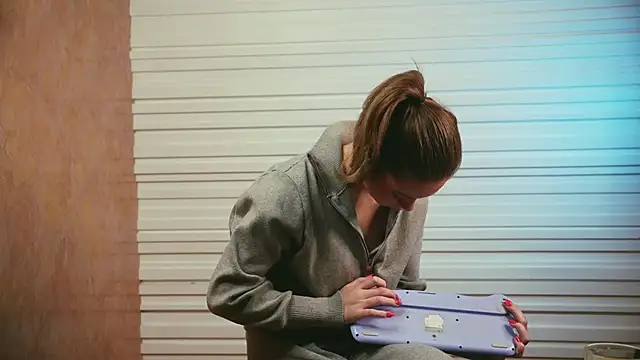 CrystleScozzafava online show from November 21, 6:06 pm