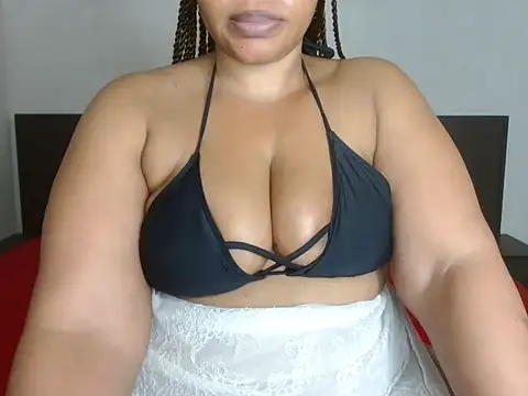 Roundasssquiterxx online show from November 26, 4:57 am