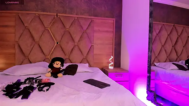 VictoriaSaenz1  online show from November 17, 4:51 am