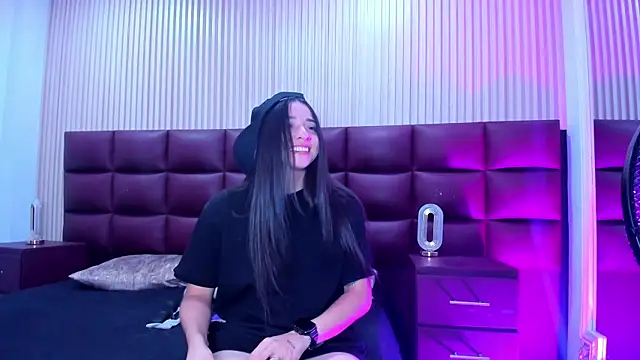 VictoriaSaenz1  online show from November 30, 11:53 pm