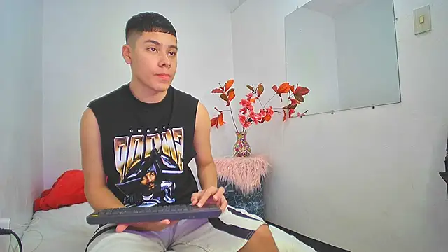 Lucastorrez01 online show from November 29, 2:25 am