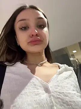 ErikaMuse online show from November 25, 9:20 am