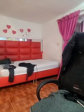 Scarlet curly online show from November 24, 9:09 am