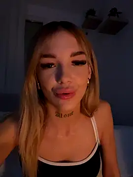 Snapshot of lunababy77 chatting on November 24, 5:23 pm lunababy77 online show from November 24, 5:23 pm