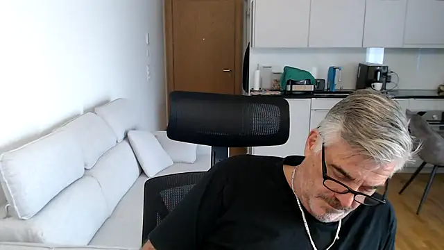 Snapshot of Buidapest chatting on November 20, 10:59 am Buidapest online show from November 20, 10:59 am