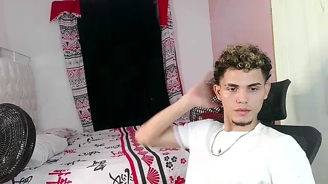 MischievousDuo online show from December 1, 5:45 am