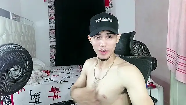 MischievousDuo online show from December 3, 5:59 am