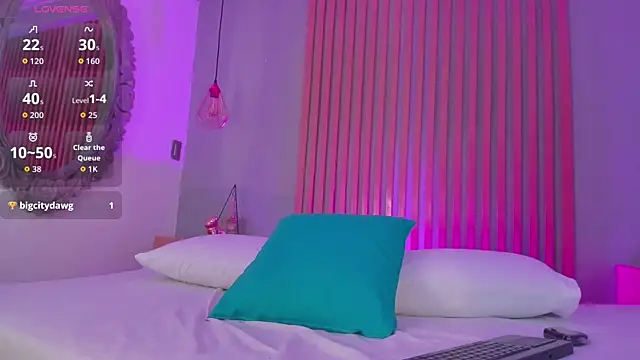 nicolesteele  online show from November 26, 7:37 pm