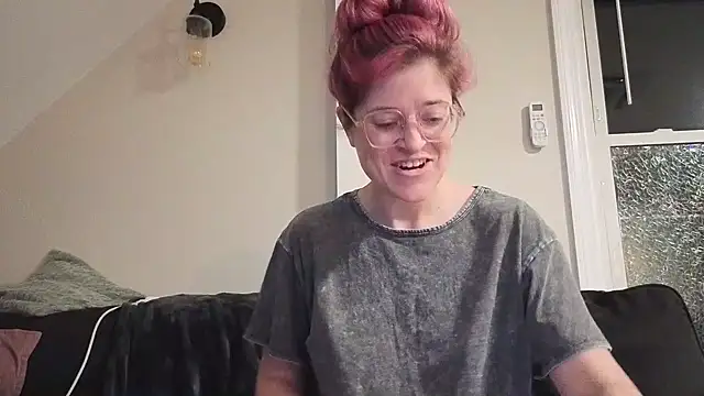 winestaindlips online show from December 2, 1:11 am