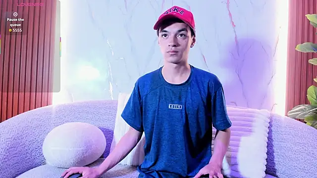 krisstormvg online show from November 18, 8:13 pm