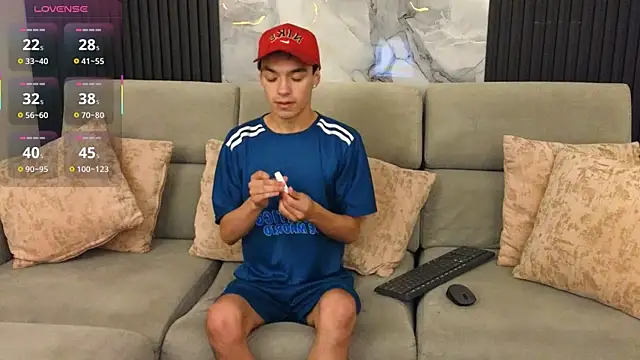 krisstormvg online show from November 21, 8:07 pm