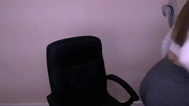 Snapshot of MillaTems_ chatting on December 16, 7:46 am MillaTems online show from December 16, 7:46 am