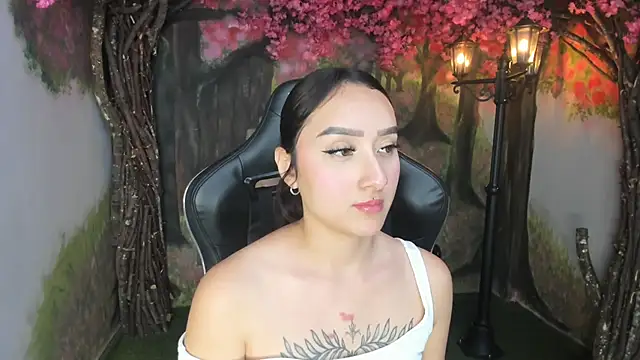 HorneyyQueen online show from November 17, 4:57 pm