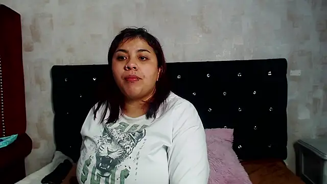 danna garza online show from November 22, 5:06 am