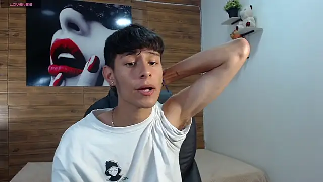 Snapshot of DraxBlade09 chatting on November 19, 3:12 pm DraxBlade09 online show from November 19, 3:12 pm