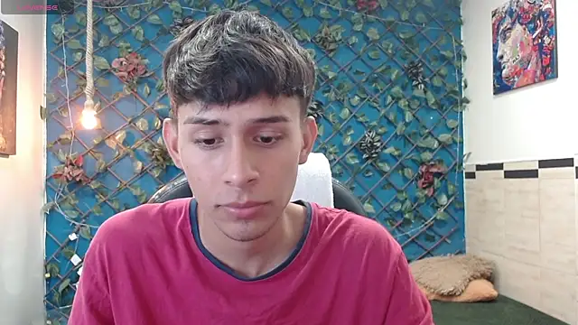 Snapshot of DraxBlade09 chatting on December 17, 7:53 pm DraxBlade09 online show from December 17, 7:53 pm